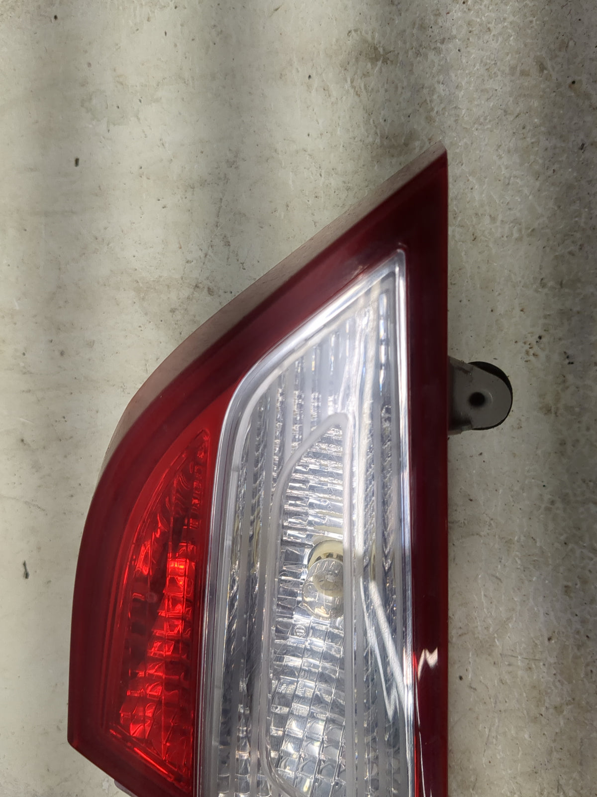 2011 Hyundai Sonata Passenger Right Side Deck Lid Mounted Tail Light 1512461 - Oemusedautoparts1.com