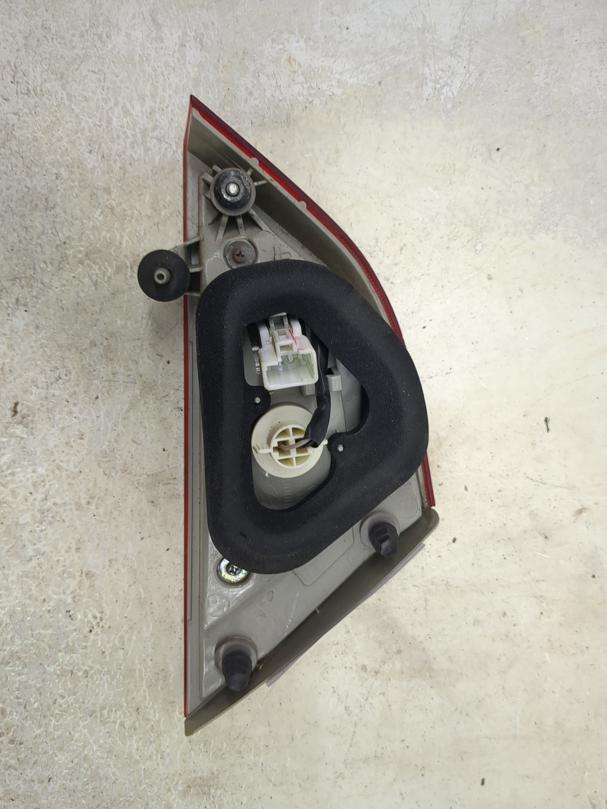 2011 Hyundai Sonata Passenger Right Side Deck Lid Mounted Tail Light 1512461 - Oemusedautoparts1.com