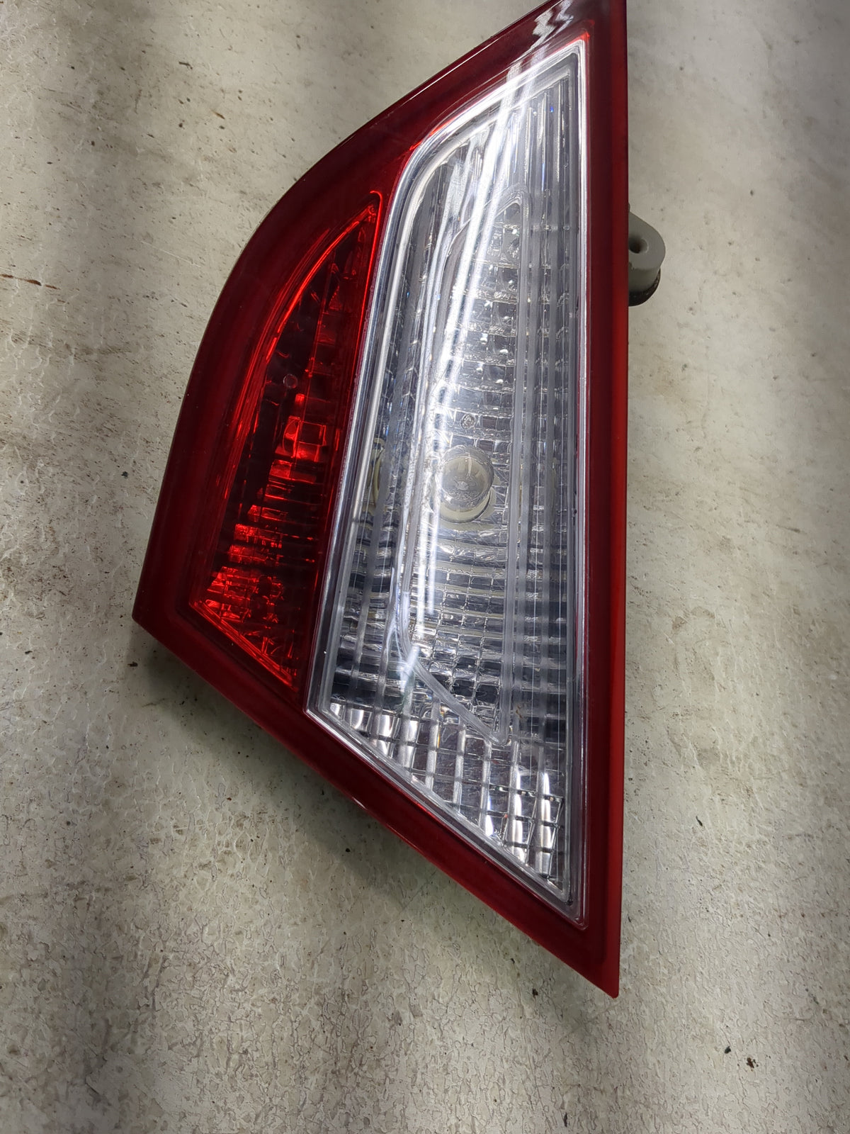 2011 Hyundai Sonata Passenger Right Side Deck Lid Mounted Tail Light 1513776 - Oemusedautoparts1.com