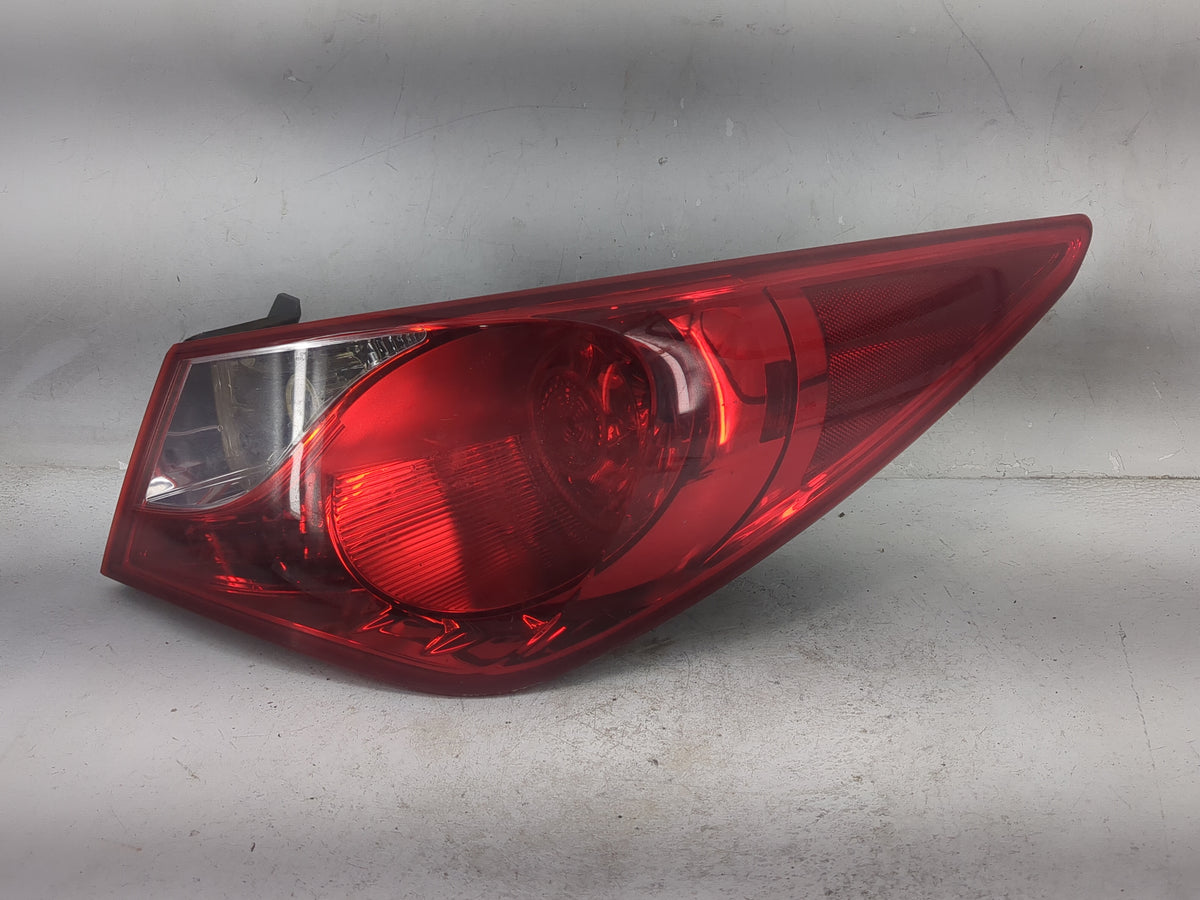 2011 Hyundai Sonata Passenger Right Side Deck Lid Mounted Tail Light 1520129 - Oemusedautoparts1.com