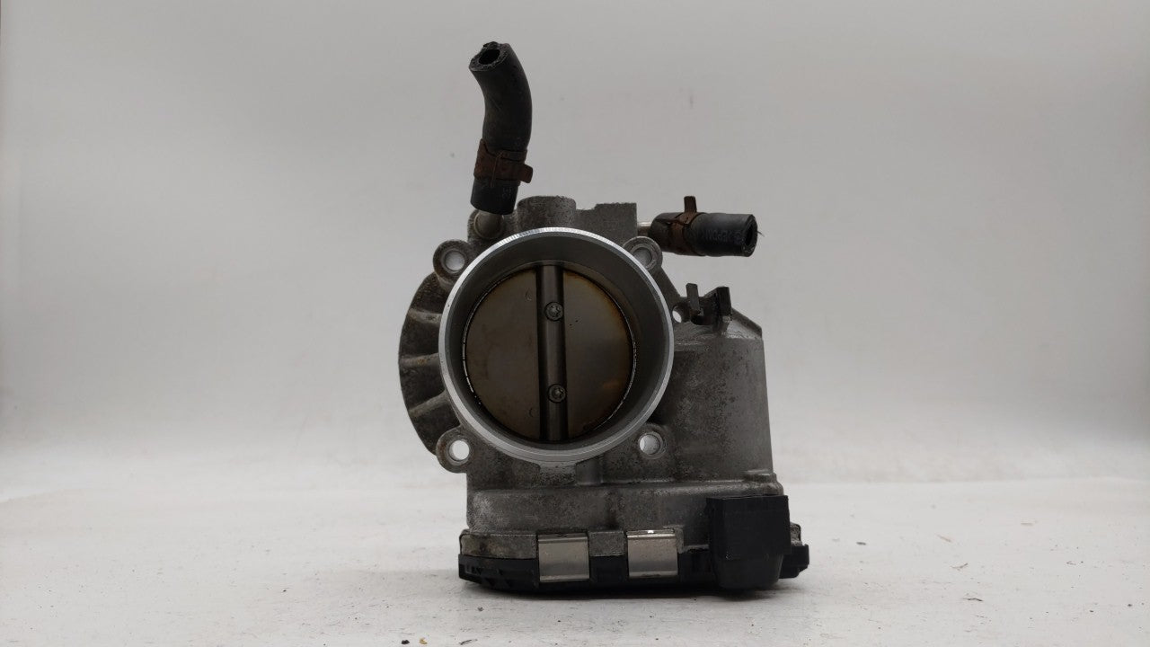 2011-2015 Hyundai Sonata Throttle Body P/N:35100-2G800 Fits Fits 2011 2012 2013 2014 2015 2016 OEM Used Auto Parts - Oemused