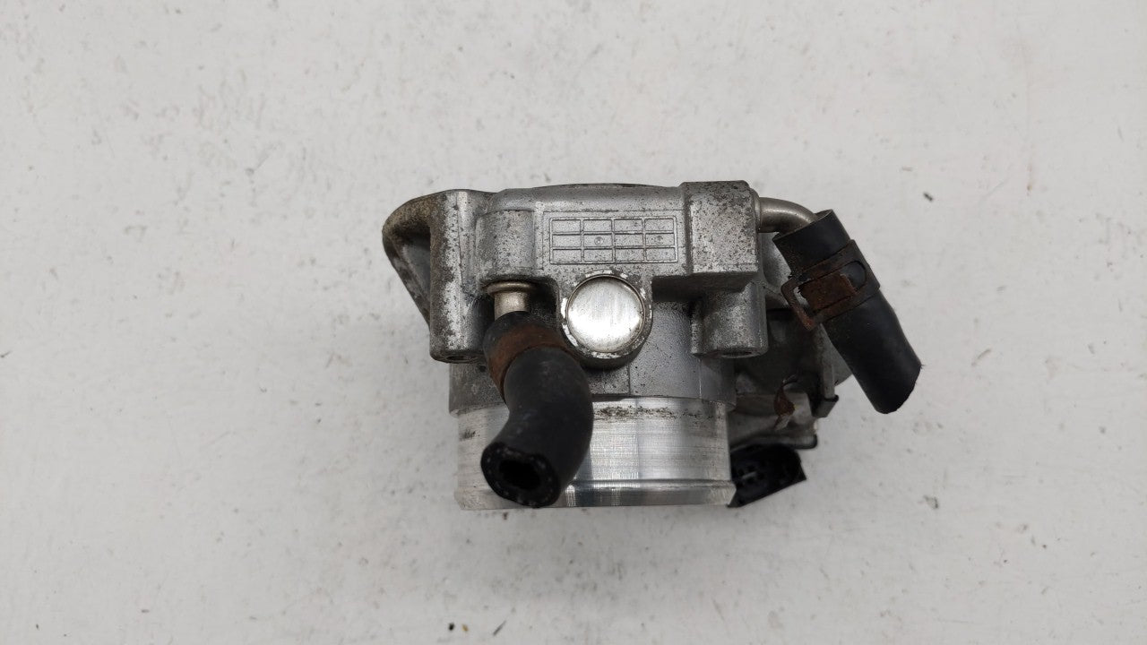 2011-2015 Hyundai Sonata Throttle Body P/N:35100-2G800 Fits Fits 2011 2012 2013 2014 2015 2016 OEM Used Auto Parts - Oemused