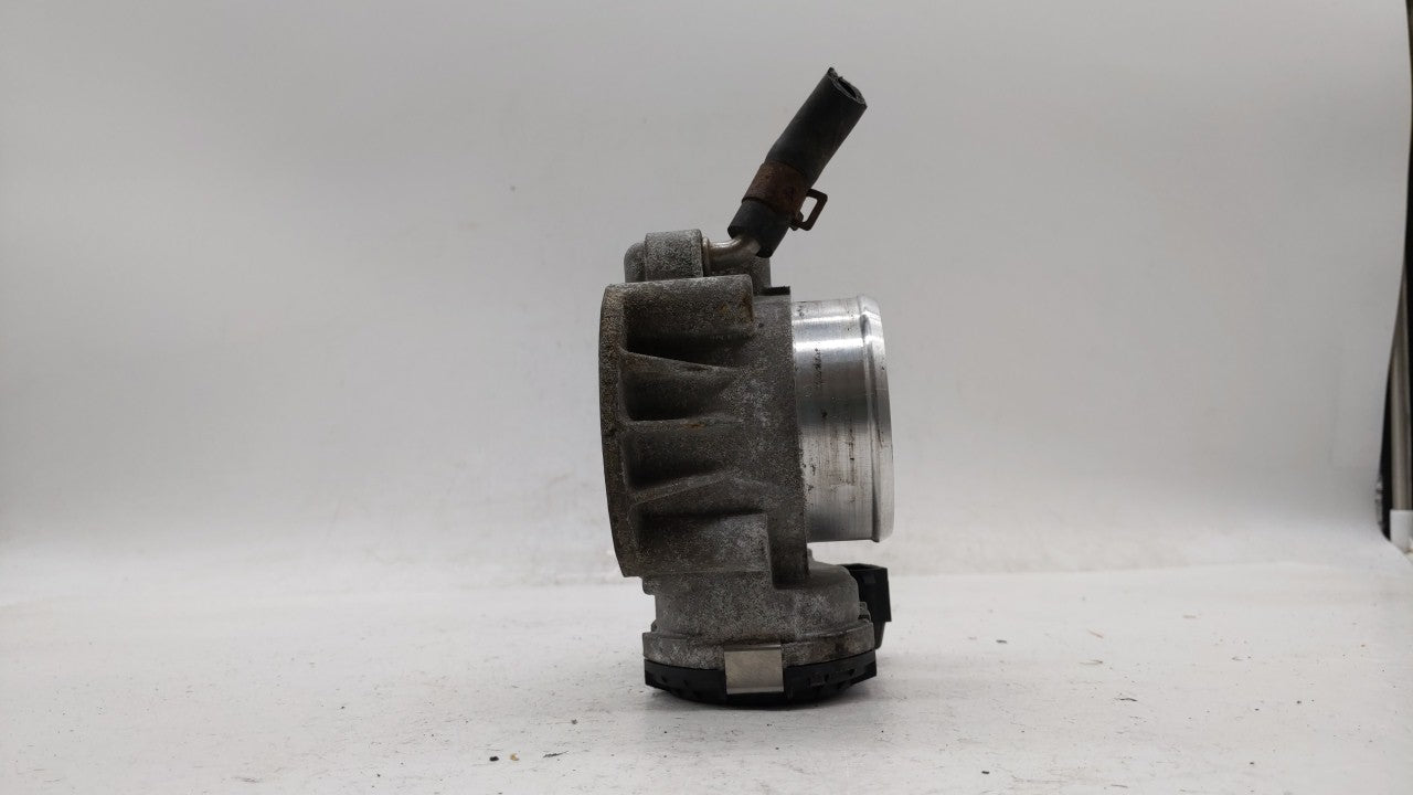 2011-2015 Hyundai Sonata Throttle Body P/N:35100-2G800 Fits Fits 2011 2012 2013 2014 2015 2016 OEM Used Auto Parts - Oemused