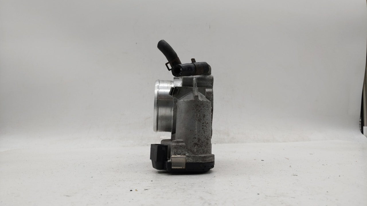 2011-2015 Hyundai Sonata Throttle Body P/N:35100-2G800 Fits Fits 2011 2012 2013 2014 2015 2016 OEM Used Auto Parts - Oemused