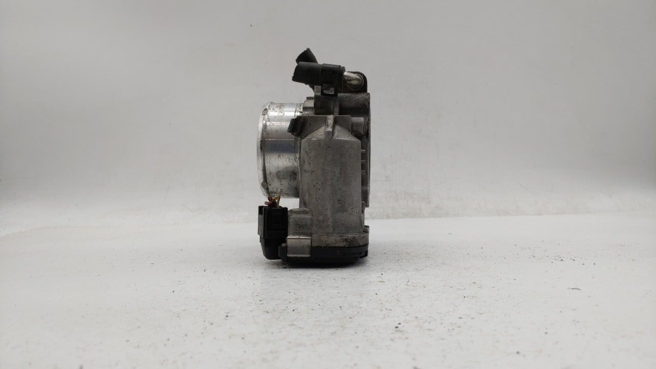 2011-2014 Hyundai Sonata Throttle Body P/N:35100-2G700 Fits Fits 2011 2012 2013 2014 2015 2016 OEM Used Auto Parts - Oemused