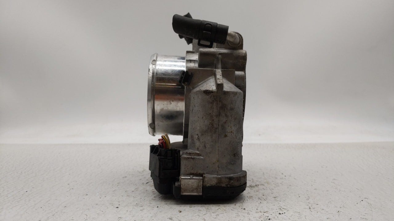 2011-2014 Hyundai Sonata Throttle Body P/N:35100-2G700 Fits Fits 2011 2012 2013 2014 2015 2016 OEM Used Auto Parts - Oemused