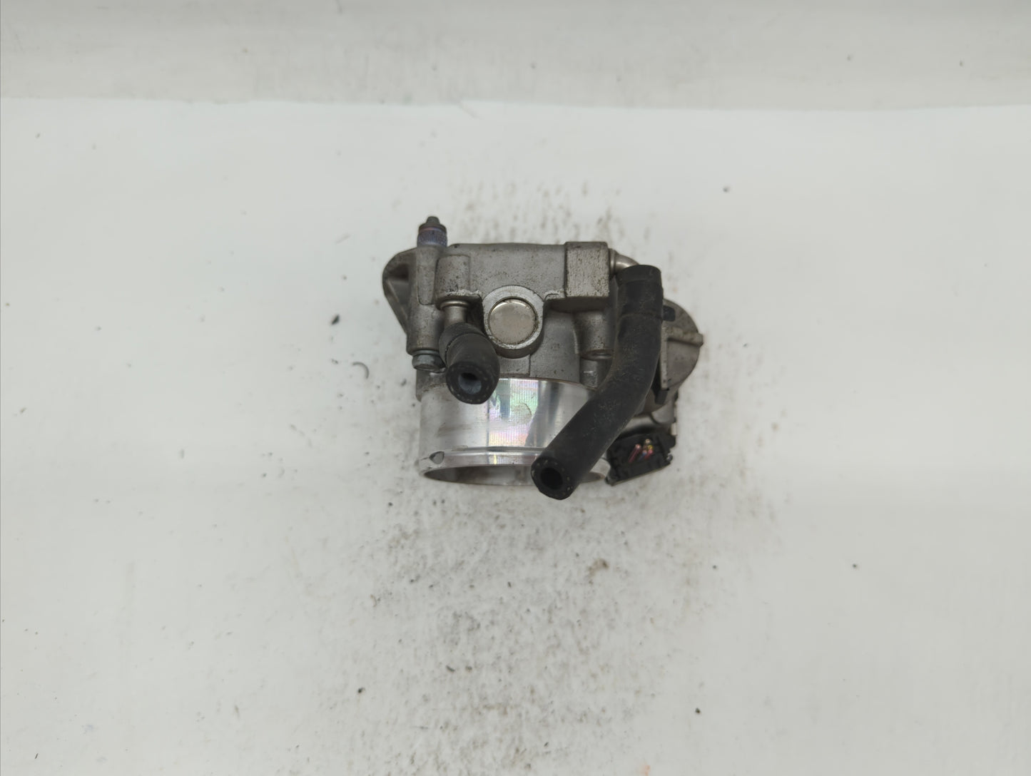 2011-2014 Hyundai Sonata Throttle Body P/N:35100-2G700 Fits Fits 2011 2012 2013 2014 2015 2016 OEM Used Auto Parts - Oemused