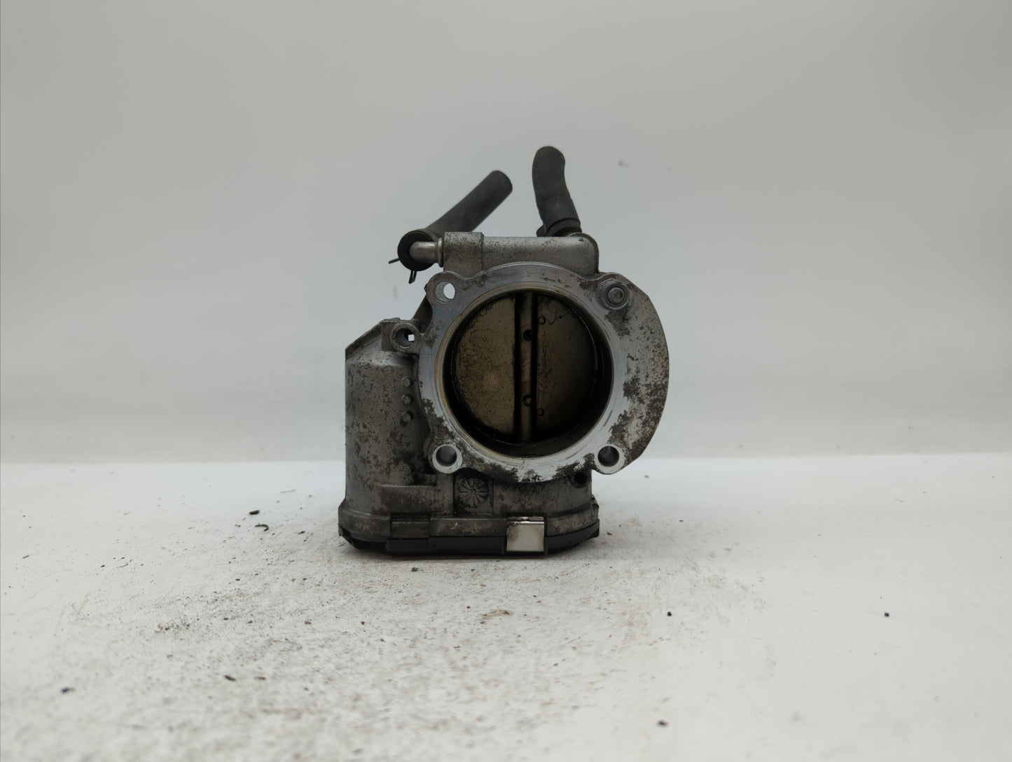 2011-2014 Hyundai Sonata Throttle Body P/N:35100-2G700 Fits Fits 2011 2012 2013 2014 2015 2016 OEM Used Auto Parts - Oemused