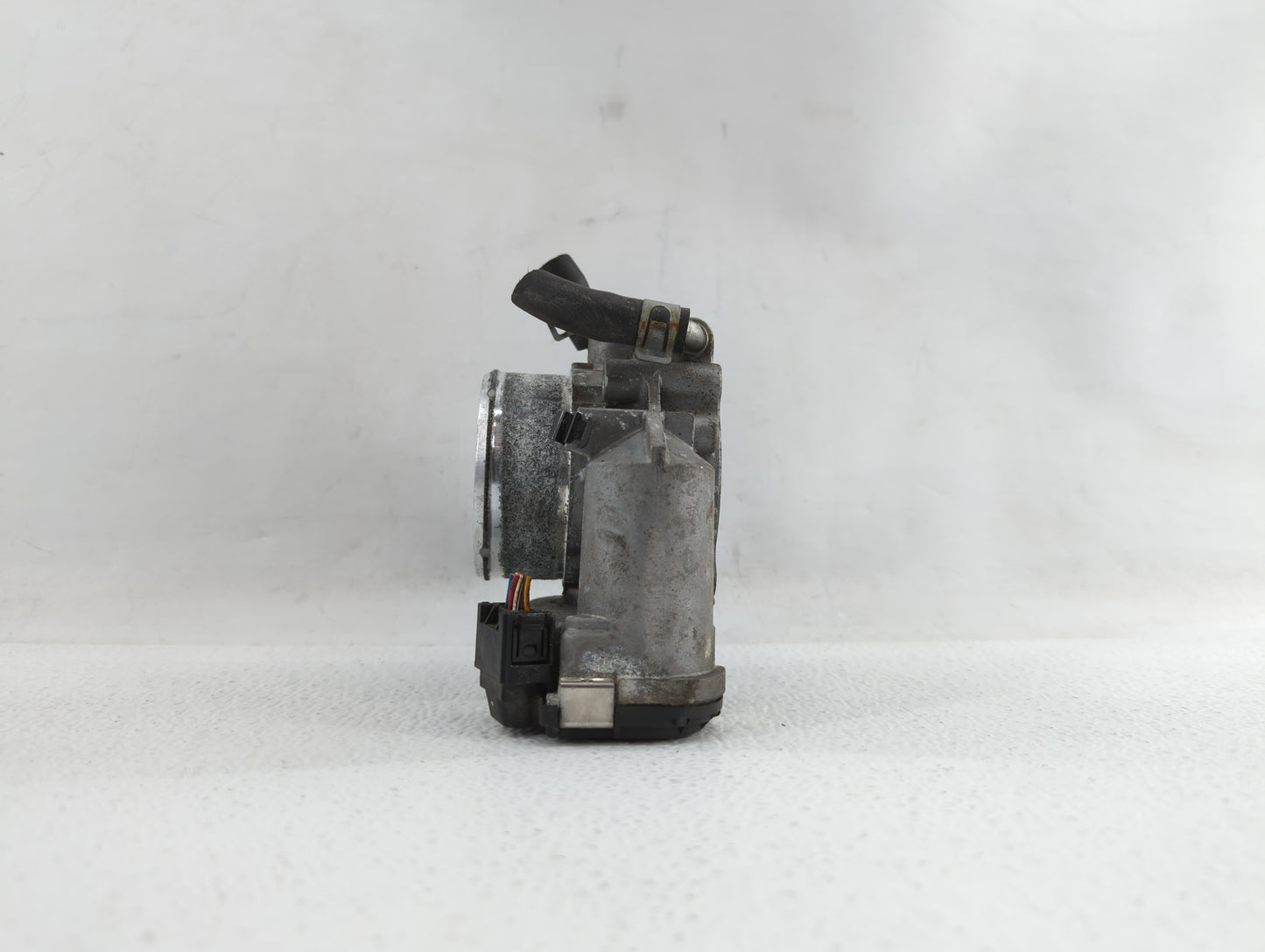 2011-2014 Hyundai Sonata Throttle Body P/N:35100-2G700 Fits Fits 2011 2012 2013 2014 2015 2016 OEM Used Auto Parts - Oemused
