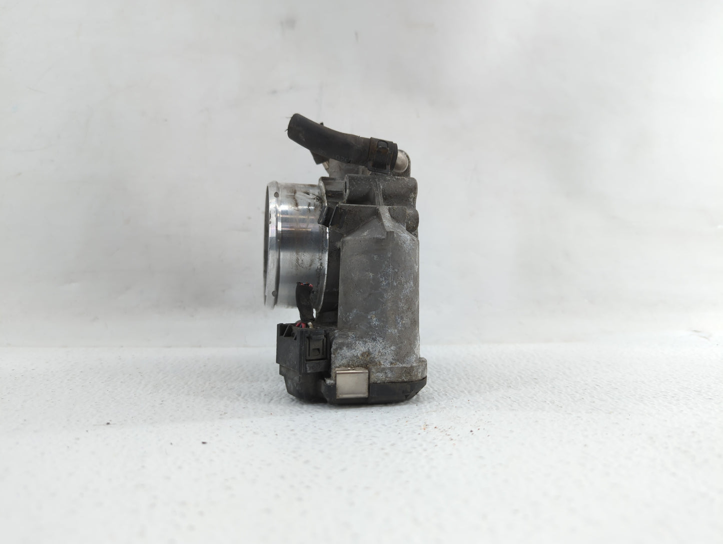 2011-2014 Hyundai Sonata Throttle Body P/N:35100-2G700 Fits Fits 2011 2012 2013 2014 2015 2016 OEM Used Auto Parts - Oemused