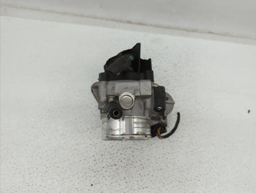 2011-2014 Hyundai Sonata Throttle Body P/N:35100-2G700 35100-2G710 Fits Fits 2011 2012 2013 2014 2015 2016 OEM Used Auto Parts
