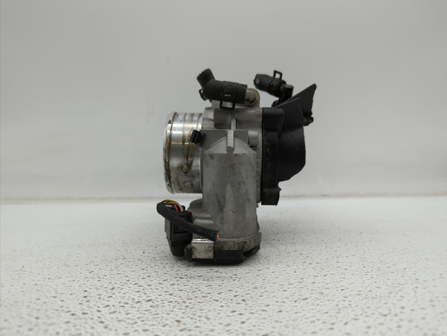 2011-2014 Hyundai Sonata Throttle Body P/N:35100-2G700 35100-2G710 Fits Fits 2011 2012 2013 2014 2015 2016 OEM Used Auto Par