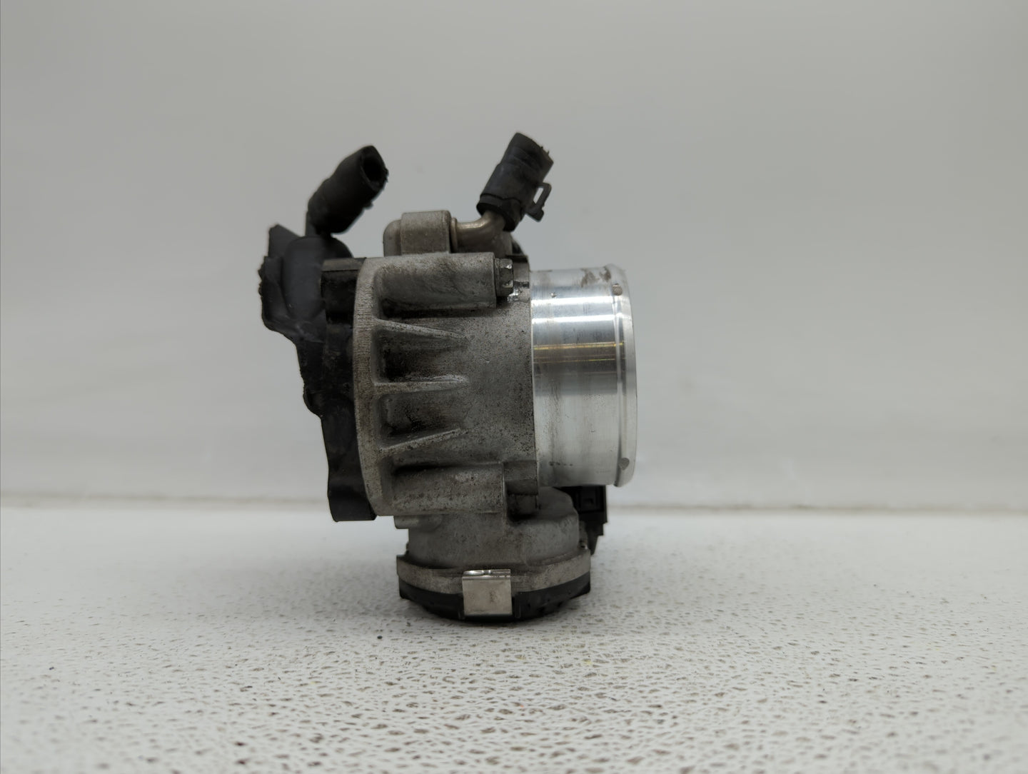 2011-2014 Hyundai Sonata Throttle Body P/N:35100-2G700 35100-2G710 Fits Fits 2011 2012 2013 2014 2015 2016 OEM Used Auto Par