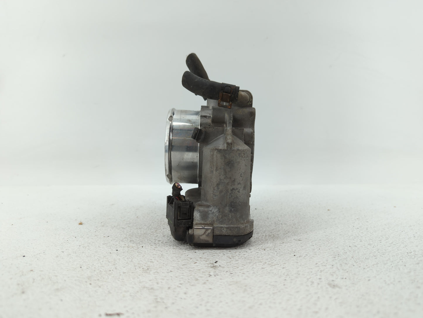 2011-2014 Hyundai Sonata Throttle Body P/N:904501 0001 35100-2G700 Fits Fits 2011 2012 2013 2014 2015 2016 OEM Used Auto Par