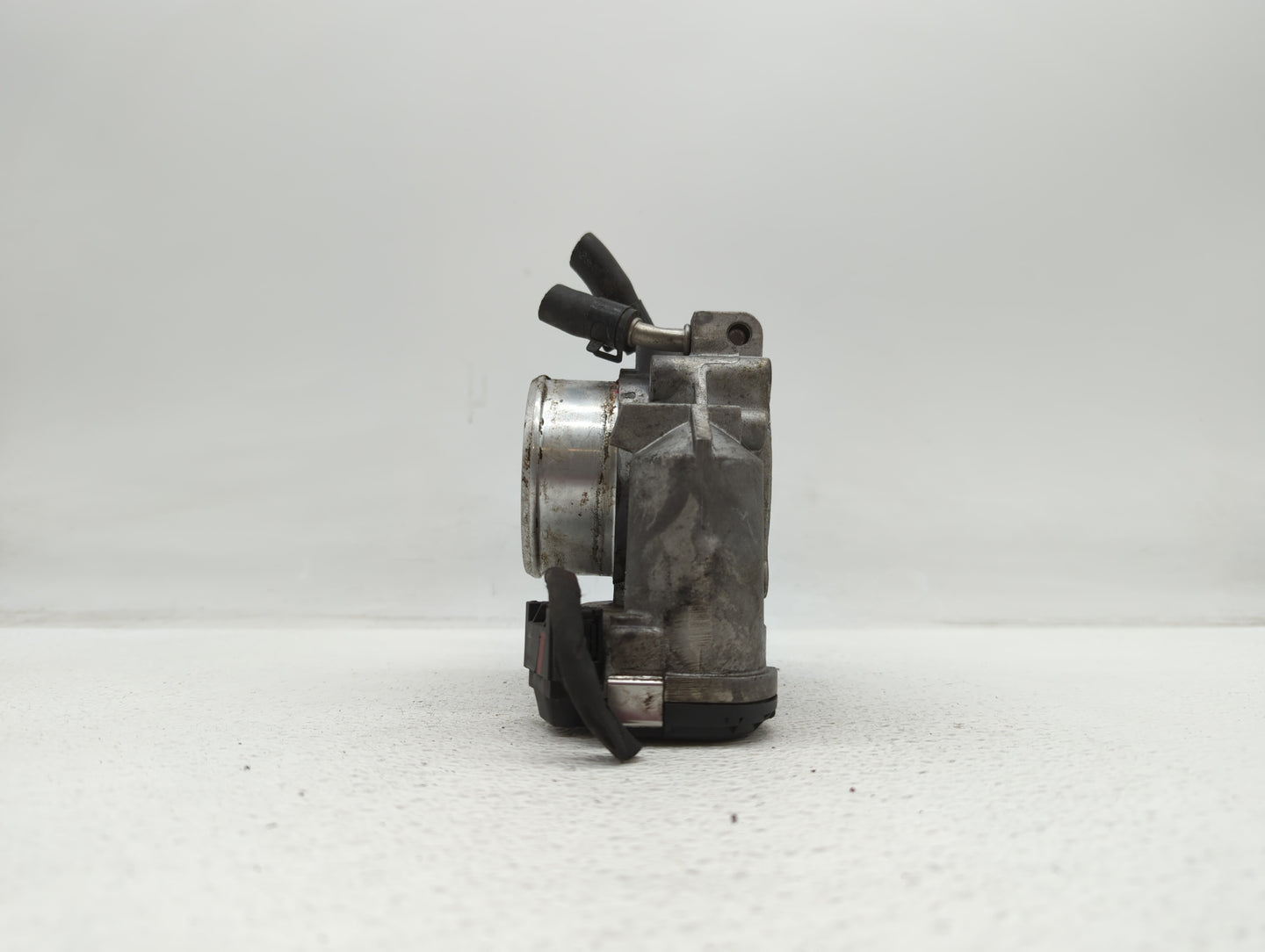 2011-2014 Hyundai Sonata Throttle Body P/N:35100-2G710 Fits Fits 2011 2012 2013 2014 2015 2016 OEM Used Auto Parts - Oemused