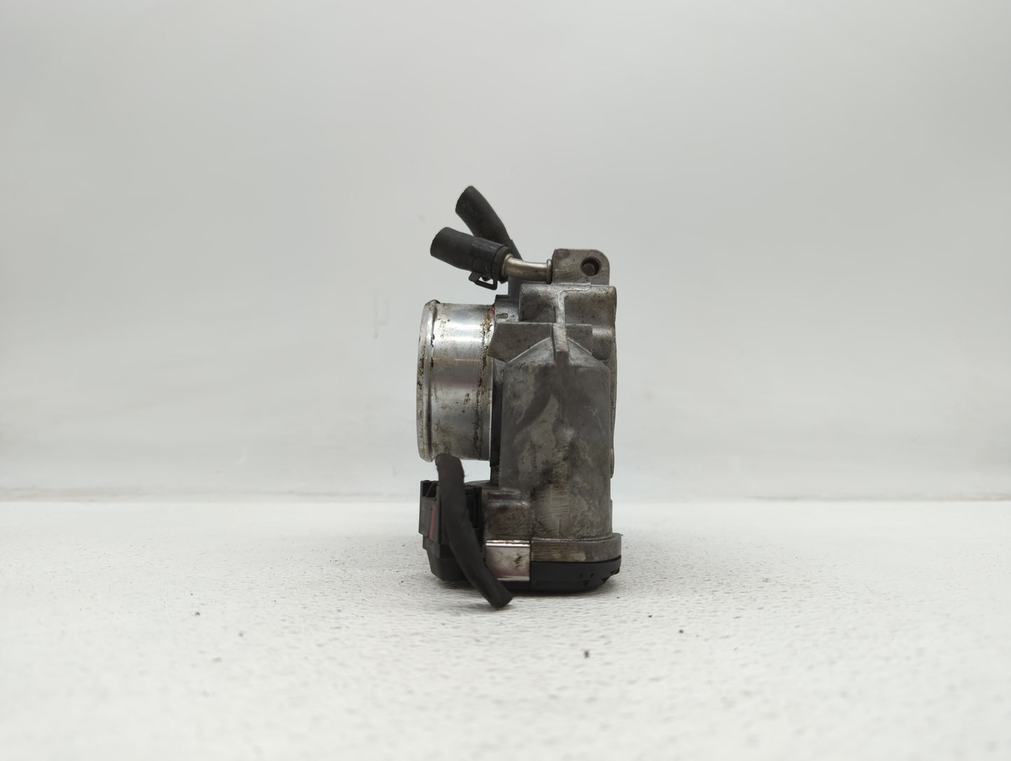 2011-2014 Hyundai Sonata Throttle Body P/N:35100-2G710 Fits Fits 2011 2012 2013 2014 2015 2016 OEM Used Auto Parts - Oemused