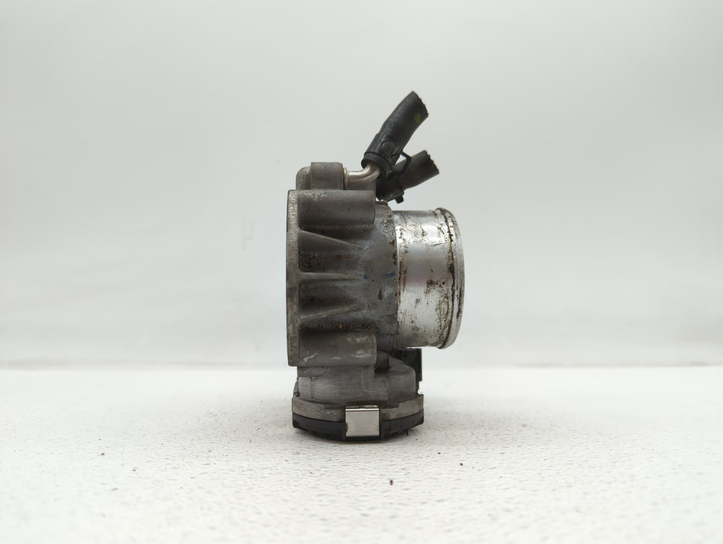 2011-2014 Hyundai Sonata Throttle Body P/N:35100-2G710 Fits Fits 2011 2012 2013 2014 2015 2016 OEM Used Auto Parts - Oemused