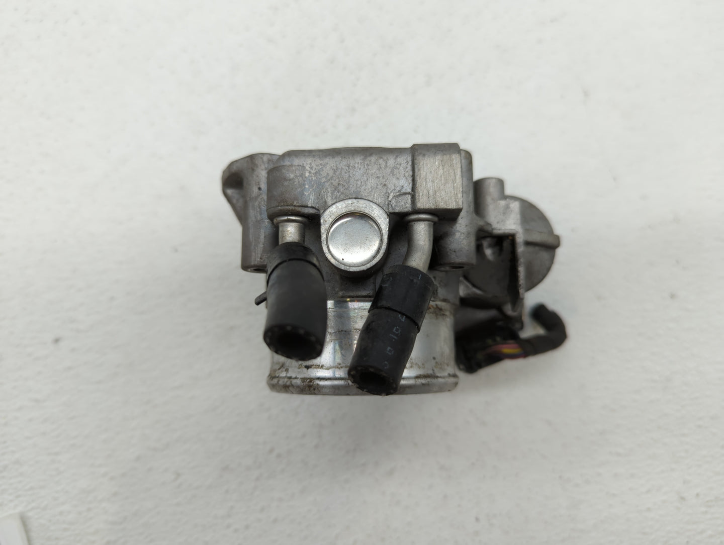 2011-2014 Hyundai Sonata Throttle Body P/N:35100-2G710 Fits Fits 2011 2012 2013 2014 2015 2016 OEM Used Auto Parts - Oemused
