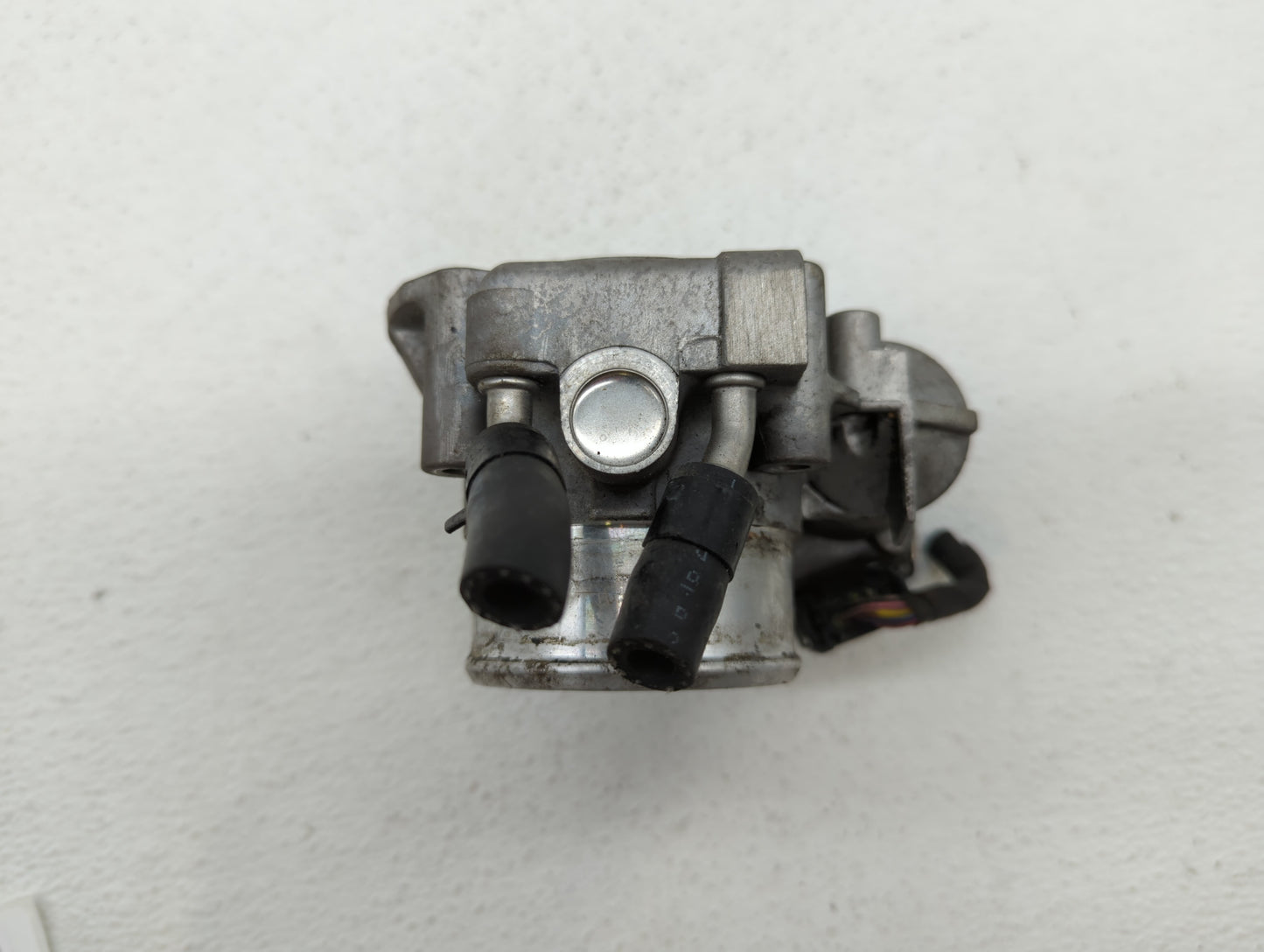2011-2014 Hyundai Sonata Throttle Body P/N:35100-2G710 Fits Fits 2011 2012 2013 2014 2015 2016 OEM Used Auto Parts - Oemused