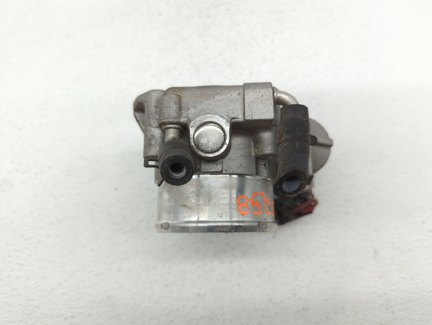 2011-2014 Hyundai Sonata Throttle Body P/N:904501 0001 35100-2G700 Fits Fits 2011 2012 2013 2014 2015 2016 OEM Used Auto Par