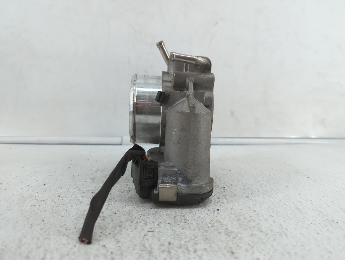 2011-2014 Hyundai Sonata Throttle Body P/N:904501 0001 35100-2G700 Fits Fits 2011 2012 2013 2014 2015 2016 OEM Used Auto Par