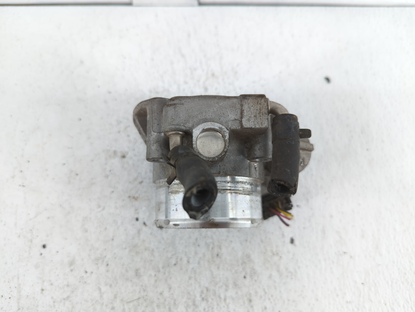 2011-2014 Hyundai Sonata Throttle Body P/N:904501 0001 35100-2G700 Fits Fits 2011 2012 2013 2014 2015 2016 OEM Used Auto Par