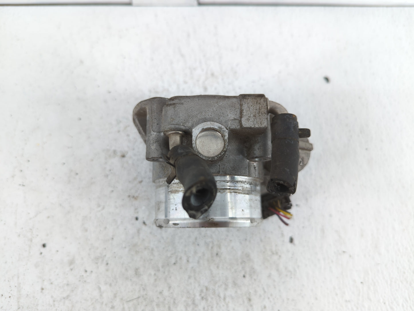 2011-2014 Hyundai Sonata Throttle Body P/N:904501 0001 35100-2G700 Fits Fits 2011 2012 2013 2014 2015 2016 OEM Used Auto Par