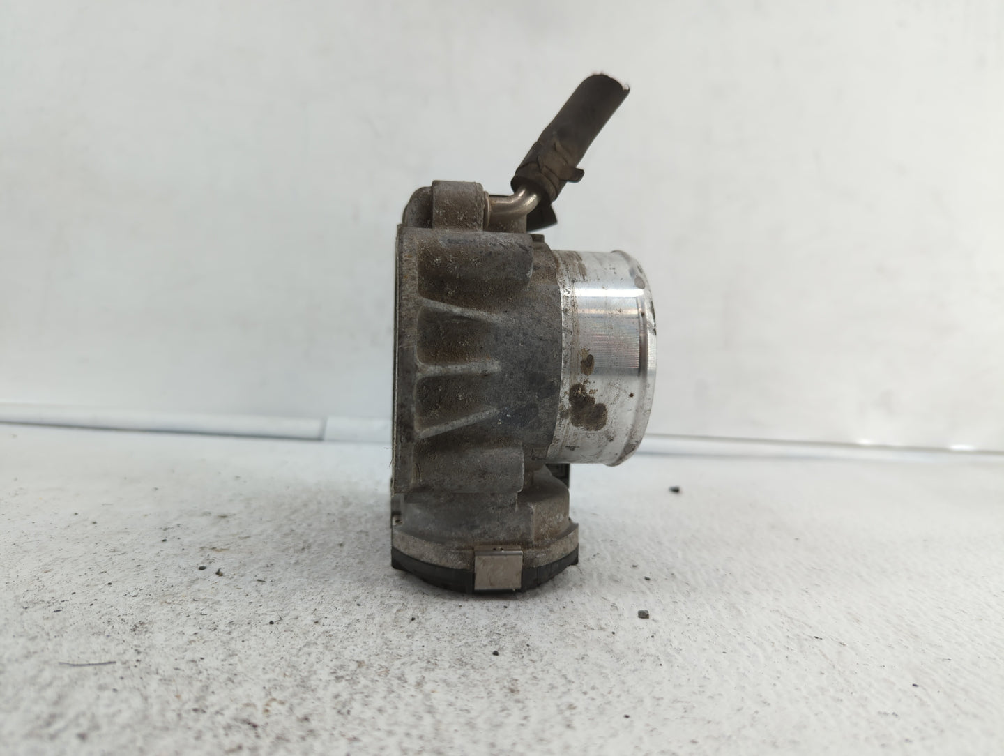 2011-2014 Hyundai Sonata Throttle Body P/N:904501 0001 35100-2G700 Fits Fits 2011 2012 2013 2014 2015 2016 OEM Used Auto Par