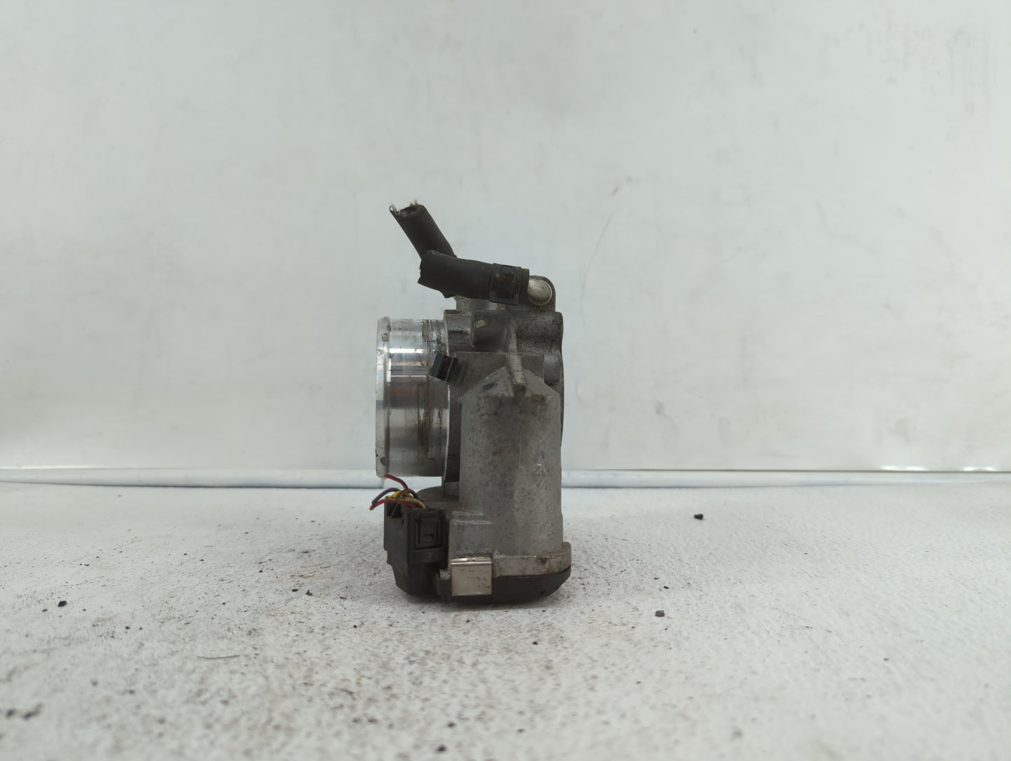 2011-2014 Hyundai Sonata Throttle Body P/N:904501 0001 35100-2G700 Fits Fits 2011 2012 2013 2014 2015 2016 OEM Used Auto Par