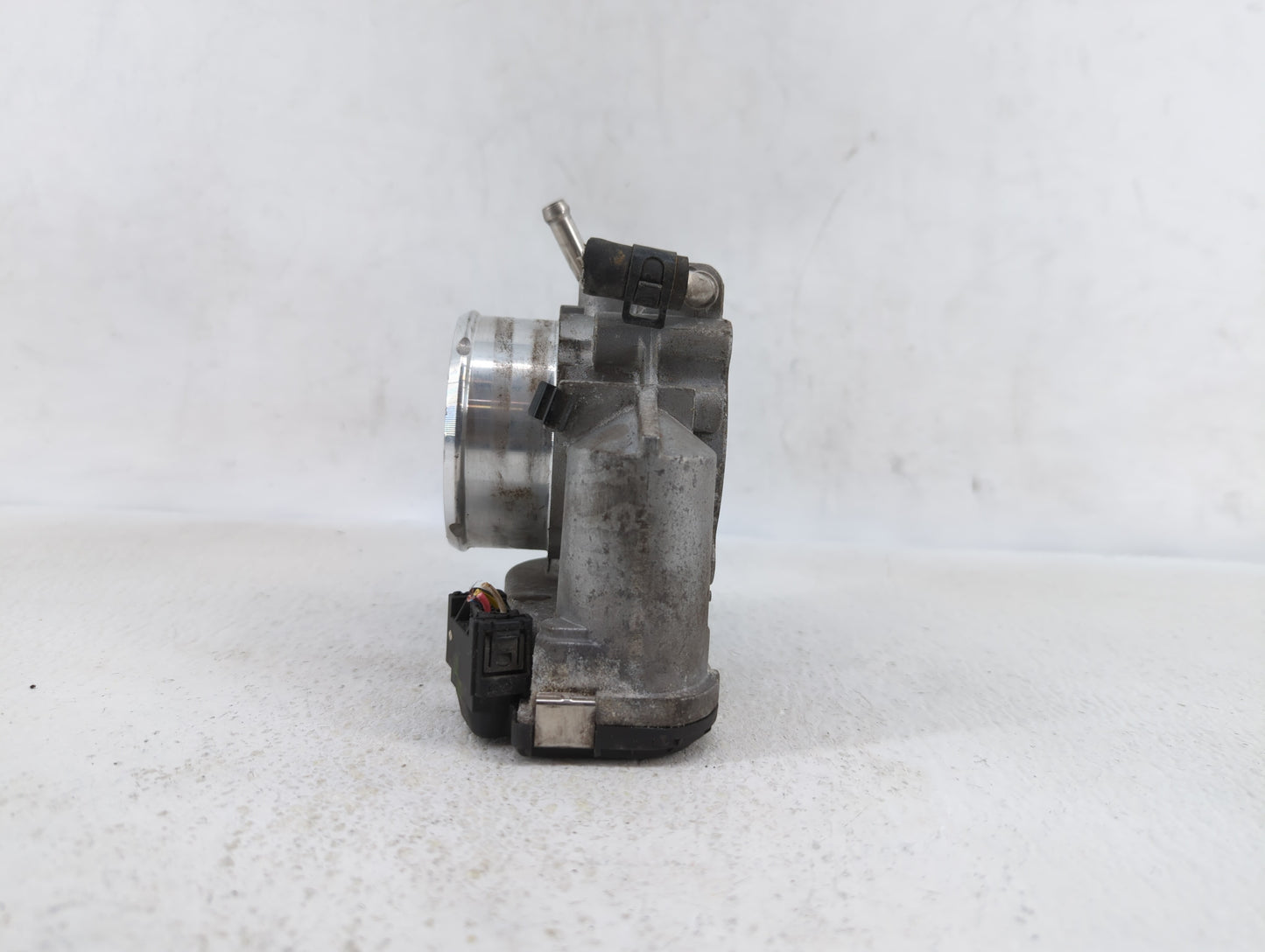 2011-2014 Hyundai Sonata Throttle Body P/N:904501 0001 35100-2G700 Fits Fits 2011 2012 2013 2014 2015 2016 OEM Used Auto Par