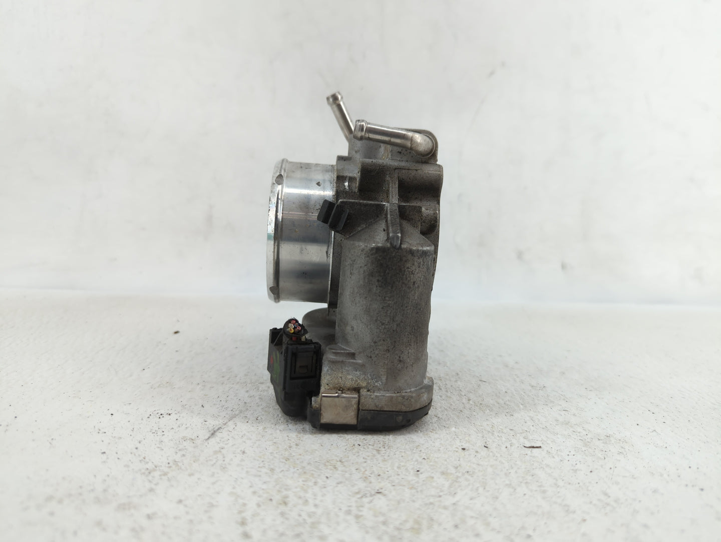 2011-2014 Hyundai Sonata Throttle Body P/N:904501 0001 35100-2G700 Fits Fits 2011 2012 2013 2014 2015 2016 OEM Used Auto Par