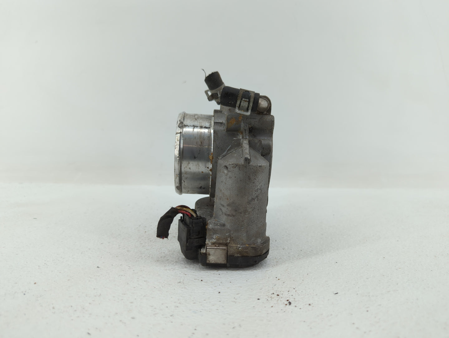 2011-2014 Hyundai Sonata Throttle Body P/N:35100-2G700 Fits Fits 2011 2012 2013 2014 2015 2016 OEM Used Auto Parts - Oemused