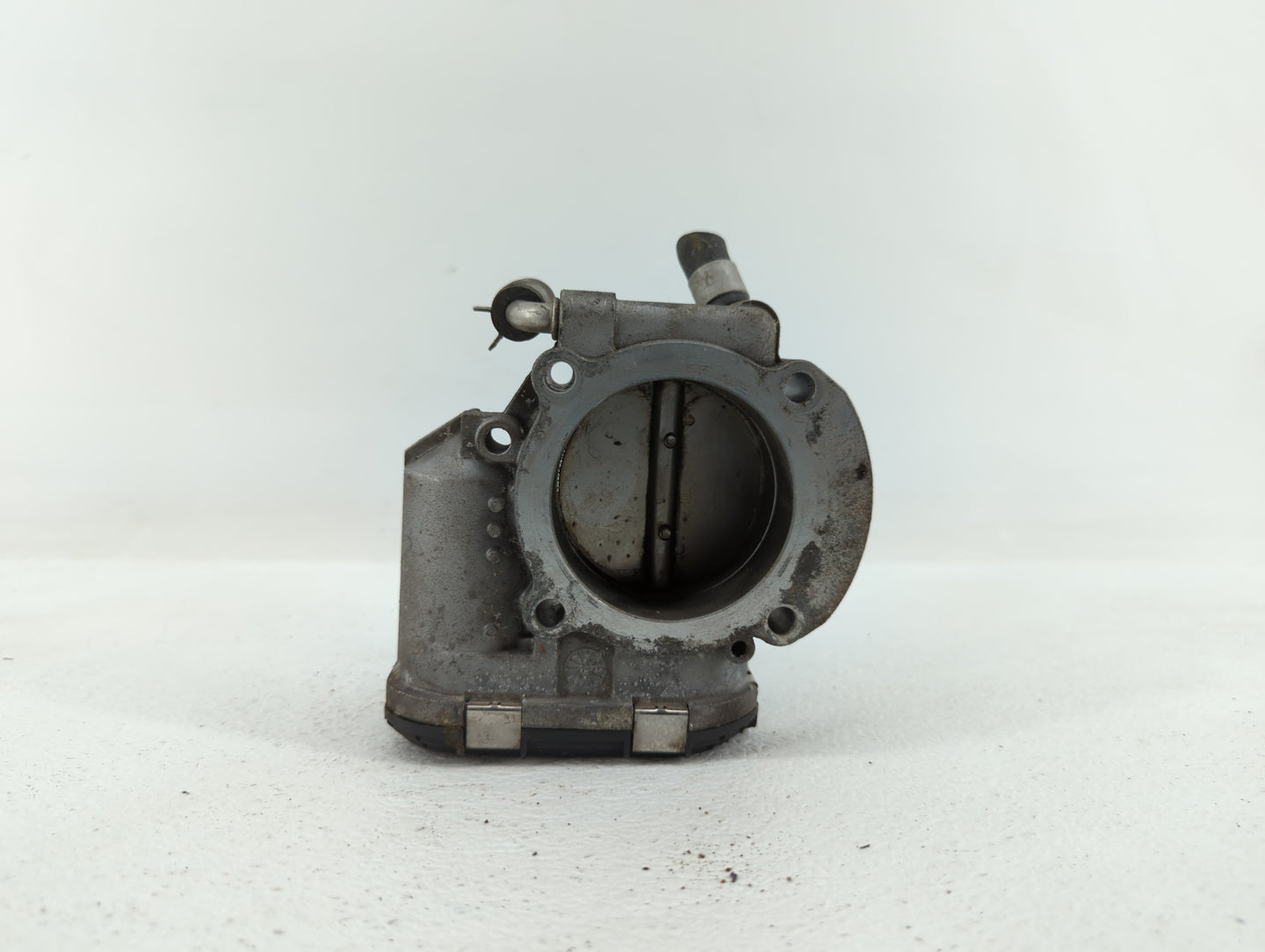 2011-2014 Hyundai Sonata Throttle Body P/N:35100-2G700 Fits Fits 2011 2012 2013 2014 2015 2016 OEM Used Auto Parts - Oemused