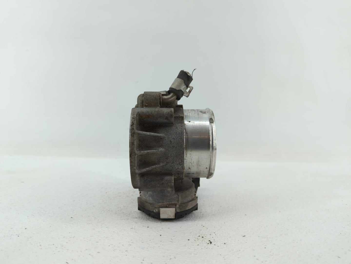 2011-2014 Hyundai Sonata Throttle Body P/N:35100-2G700 Fits Fits 2011 2012 2013 2014 2015 2016 OEM Used Auto Parts - Oemused