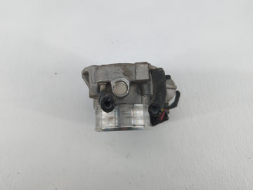 2011-2014 Hyundai Sonata Throttle Body P/N:35100-2G700 Fits Fits 2011 2012 2013 2014 2015 2016 OEM Used Auto Parts