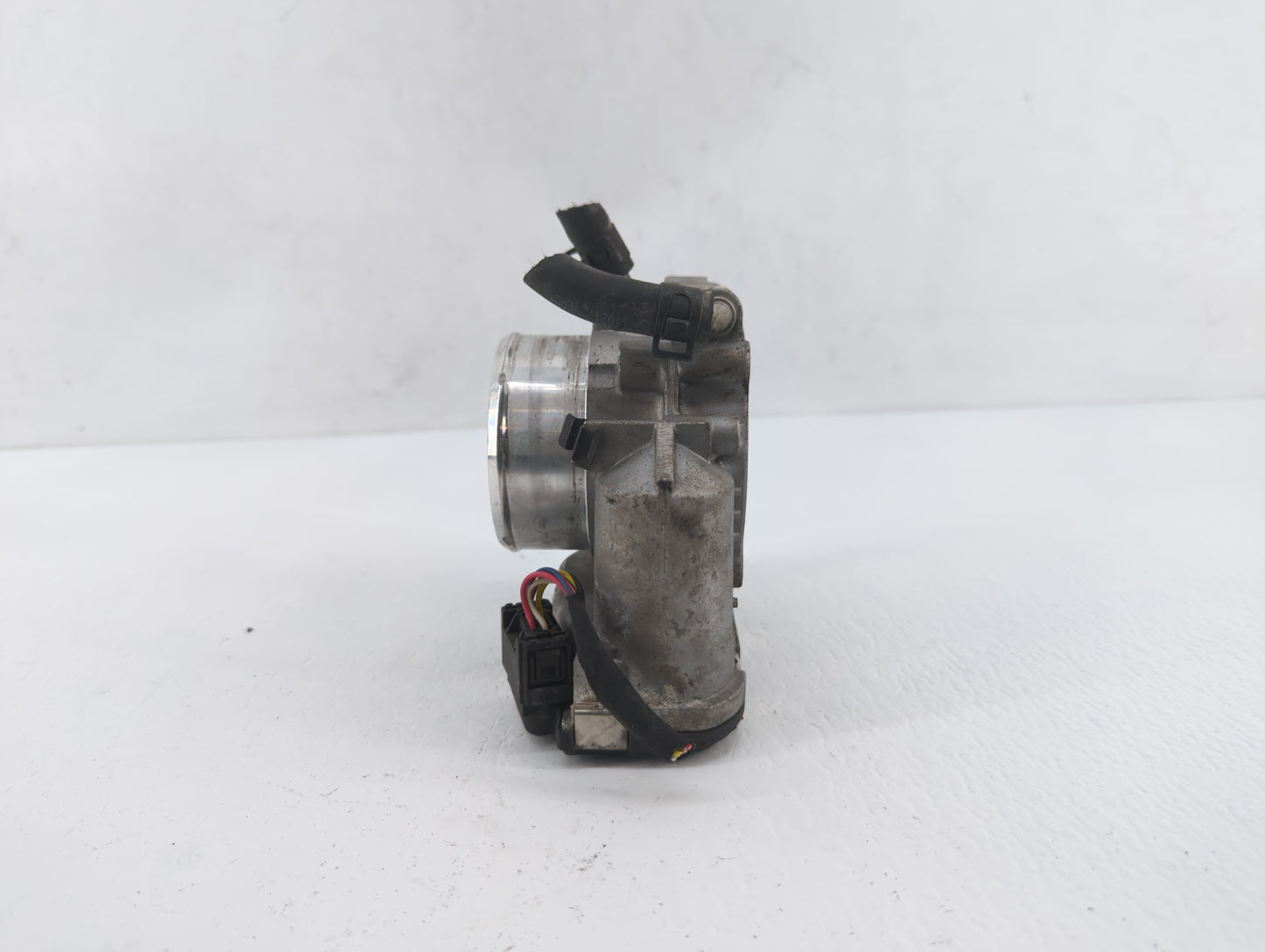 2011-2014 Hyundai Sonata Throttle Body P/N:35100-2G700 Fits Fits 2011 2012 2013 2014 2015 2016 OEM Used Auto Parts - Oemused