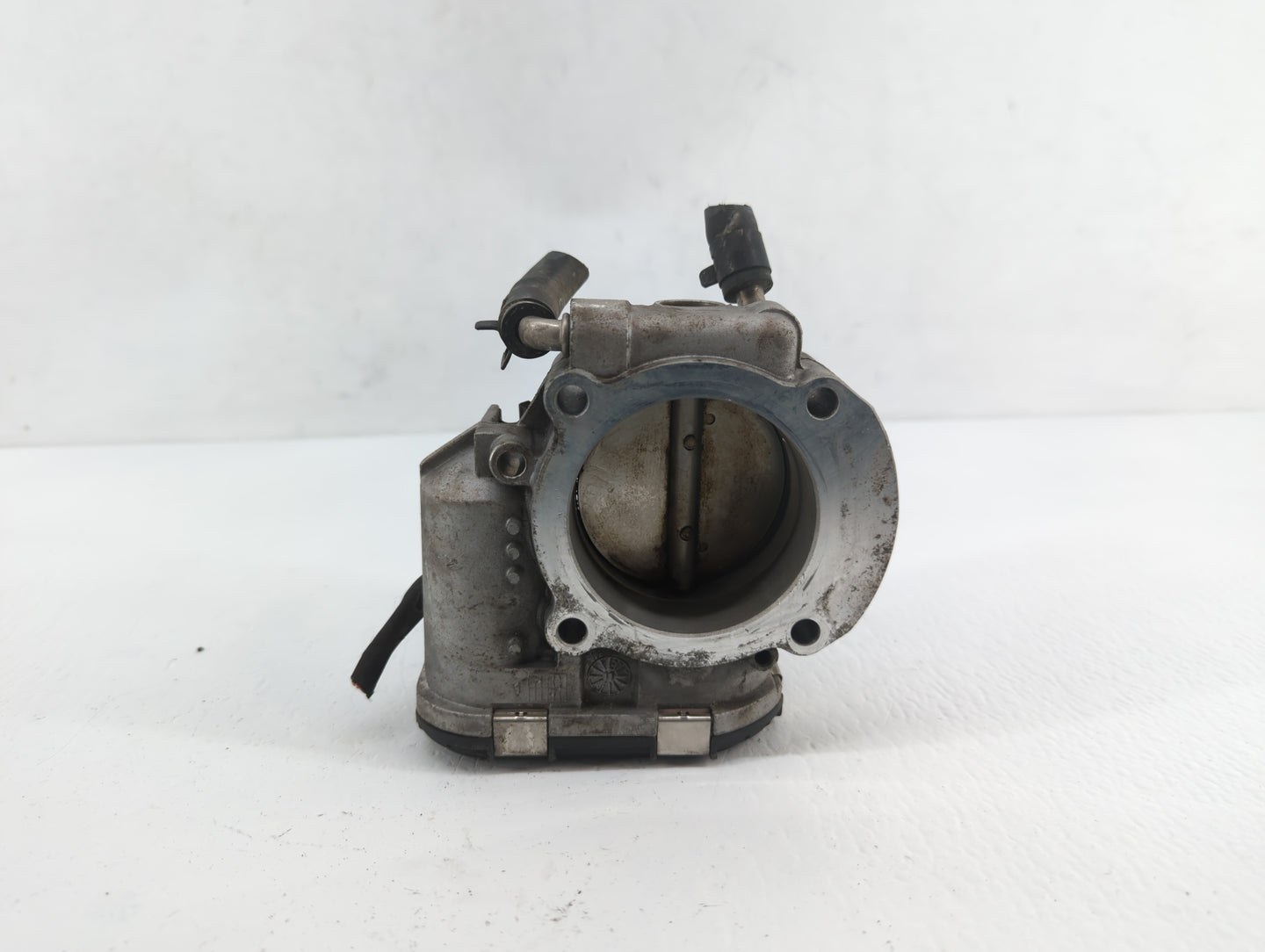 2011-2014 Hyundai Sonata Throttle Body P/N:35100-2G700 Fits Fits 2011 2012 2013 2014 2015 2016 OEM Used Auto Parts - Oemused