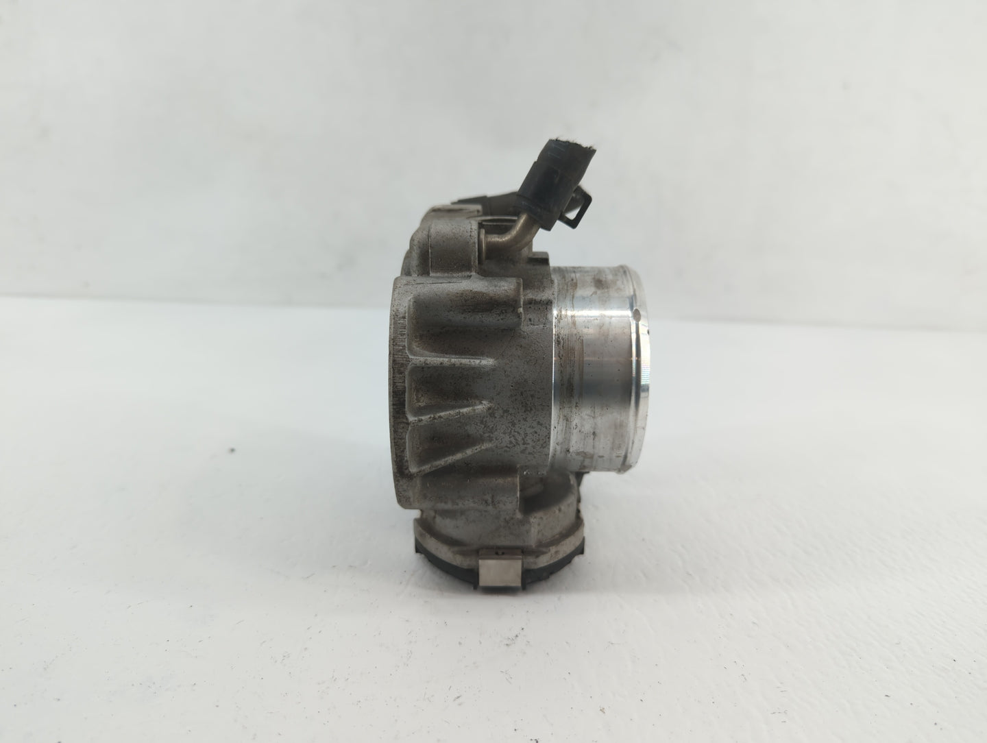 2011-2014 Hyundai Sonata Throttle Body P/N:35100-2G700 Fits Fits 2011 2012 2013 2014 2015 2016 OEM Used Auto Parts - Oemused
