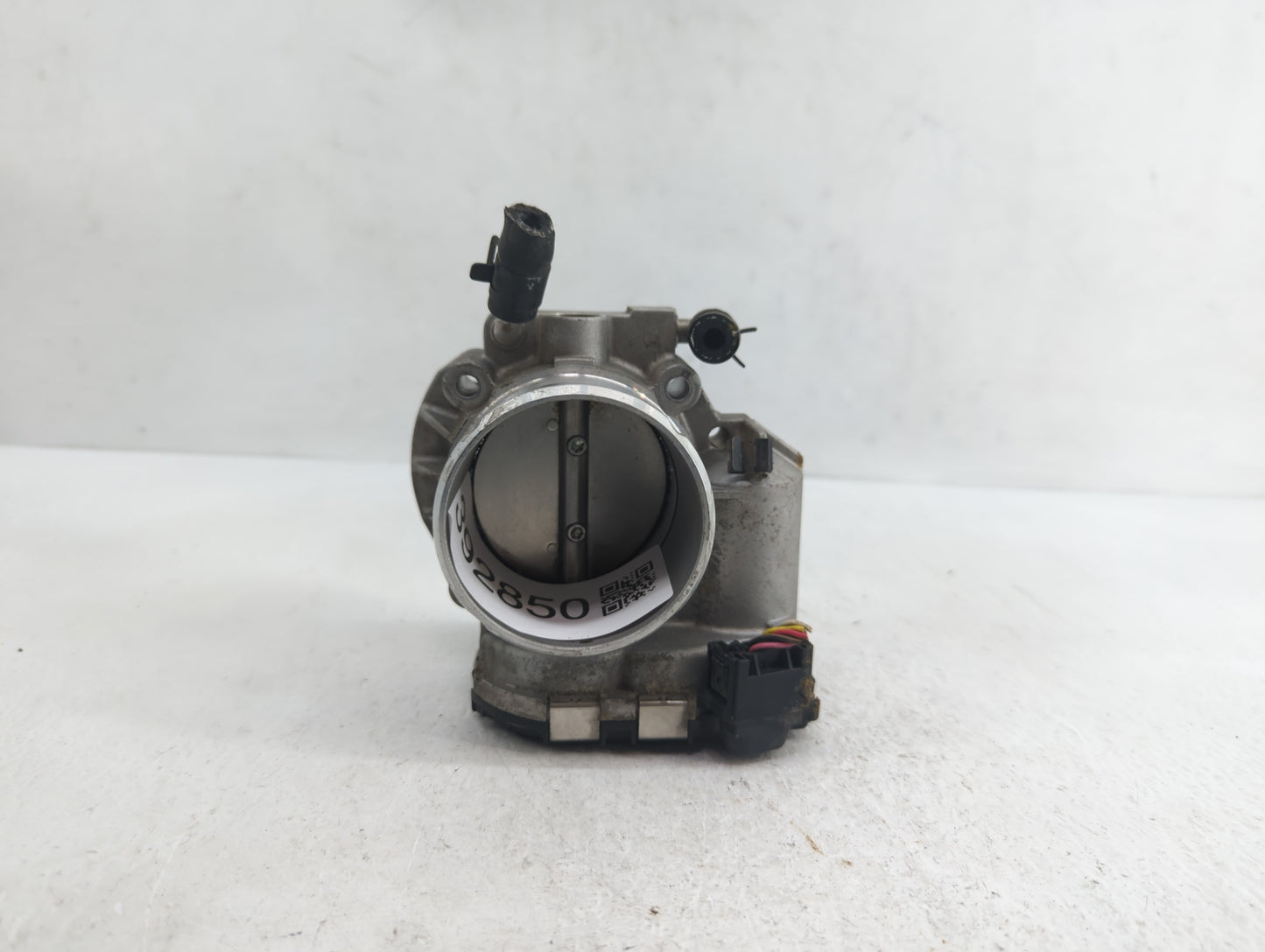 2011-2014 Hyundai Sonata Throttle Body P/N:35100-2G700 Fits Fits 2011 2012 2013 2014 2015 2016 OEM Used Auto Parts - Oemused