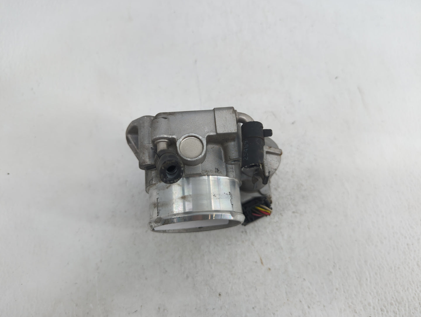 2011-2014 Hyundai Sonata Throttle Body P/N:35100-2G700 Fits Fits 2011 2012 2013 2014 2015 2016 OEM Used Auto Parts - Oemused