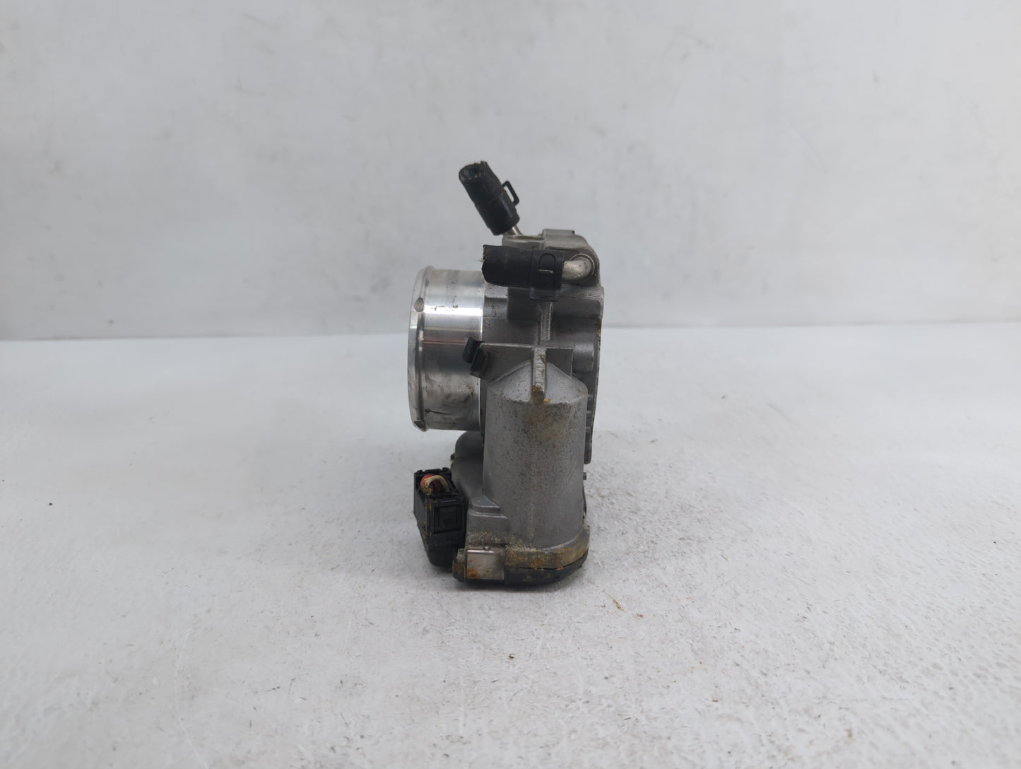 2011-2014 Hyundai Sonata Throttle Body P/N:35100-2G700 Fits Fits 2011 2012 2013 2014 2015 2016 OEM Used Auto Parts - Oemused