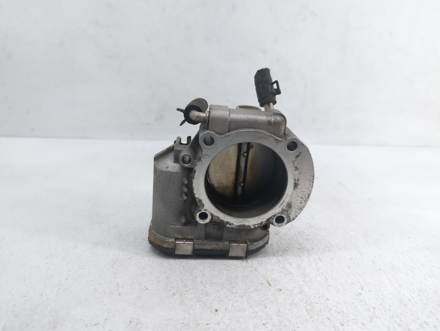 2011-2014 Hyundai Sonata Throttle Body P/N:35100-2G700 Fits Fits 2011 2012 2013 2014 2015 2016 OEM Used Auto Parts - Oemused
