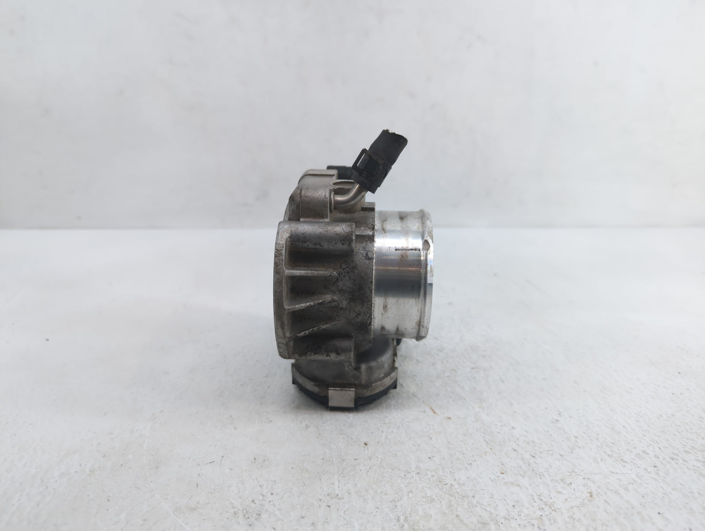 2011-2014 Hyundai Sonata Throttle Body P/N:35100-2G700 Fits Fits 2011 2012 2013 2014 2015 2016 OEM Used Auto Parts - Oemused