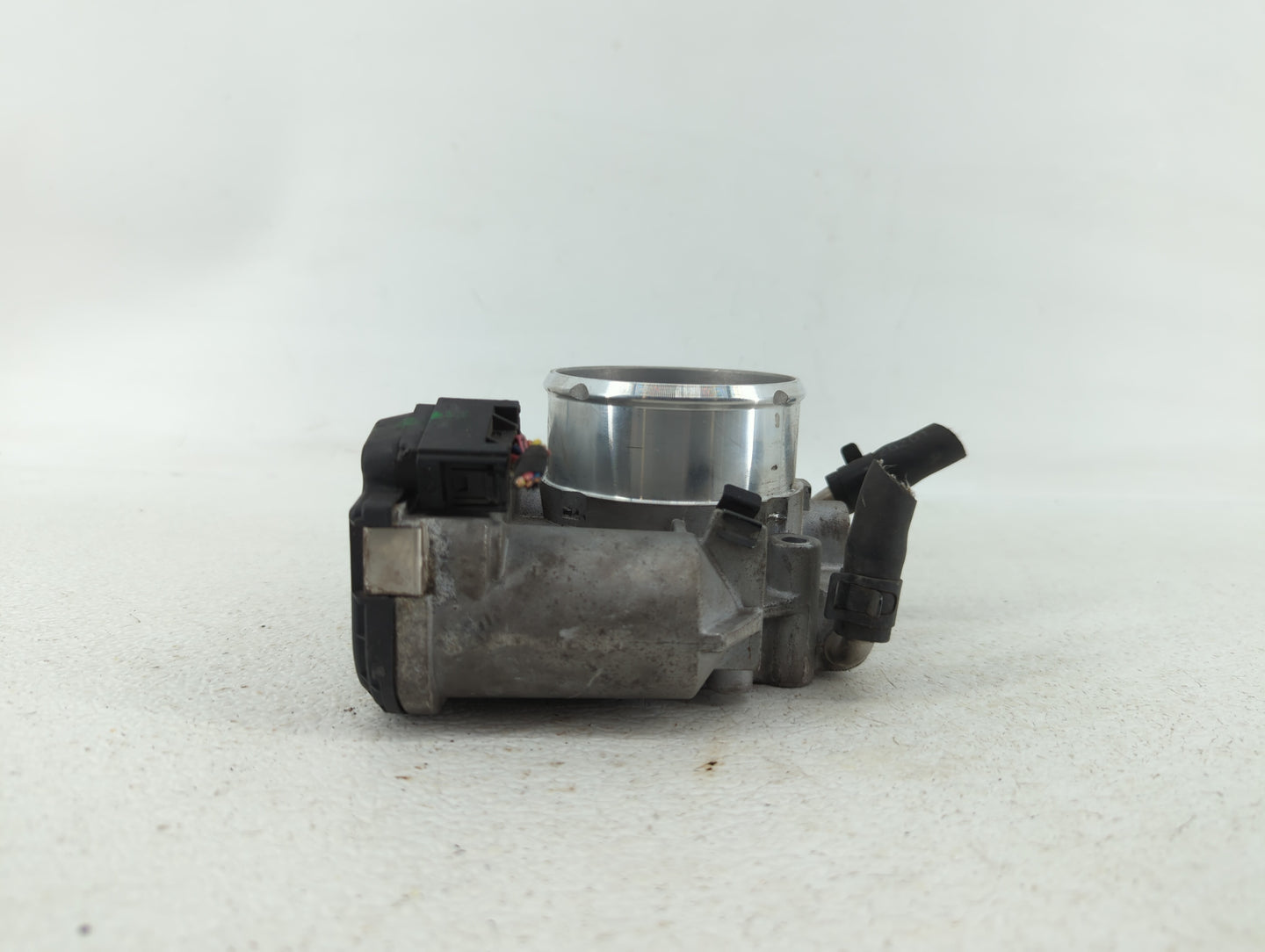 2011-2014 Hyundai Sonata Throttle Body P/N:35100-2G700 Fits Fits 2011 2012 2013 2014 2015 2016 OEM Used Auto Parts - Oemused