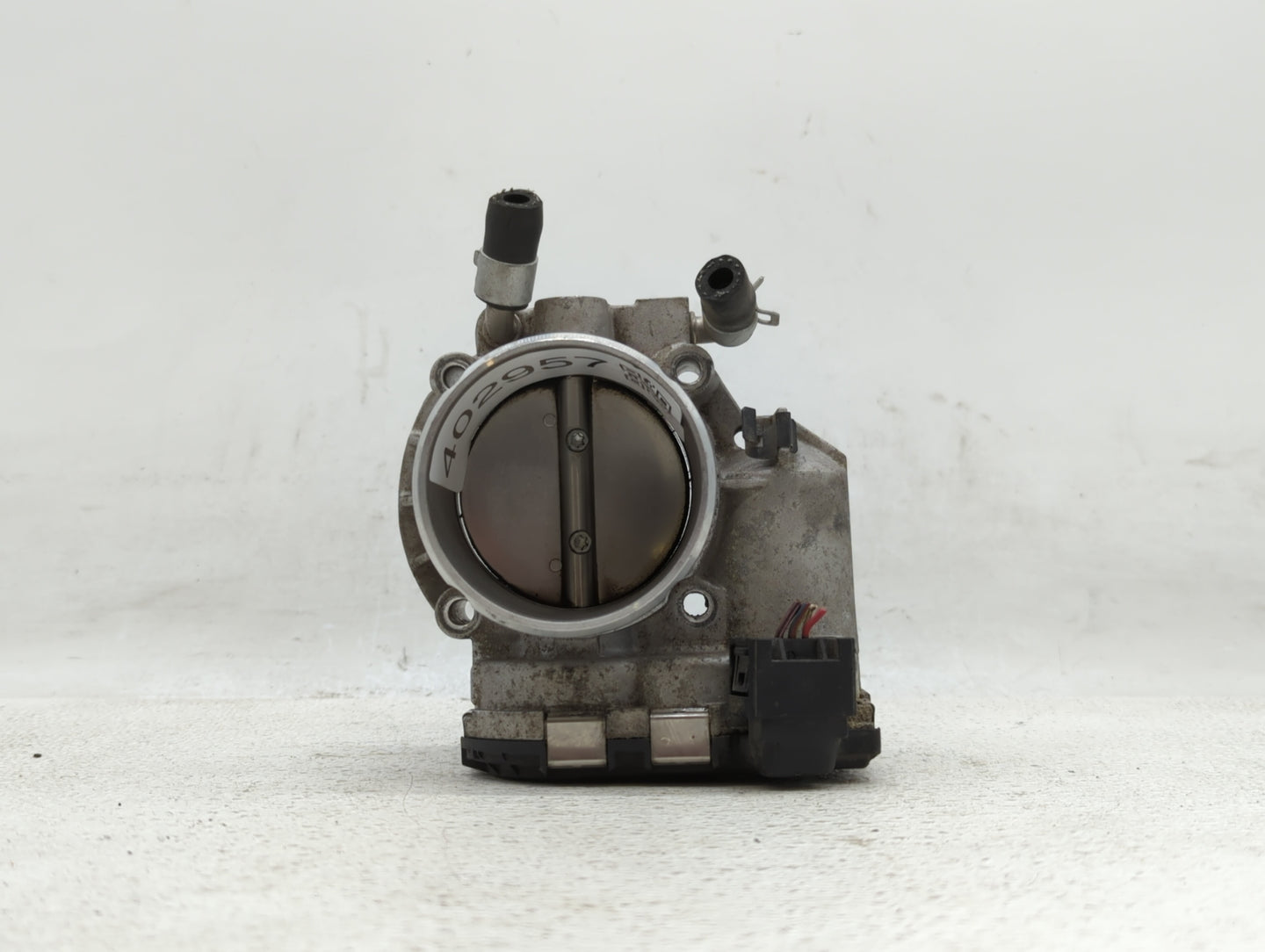 2011-2014 Hyundai Sonata Throttle Body P/N:35100-2G700 Fits Fits 2011 2012 2013 2014 2015 2016 OEM Used Auto Parts - Oemused