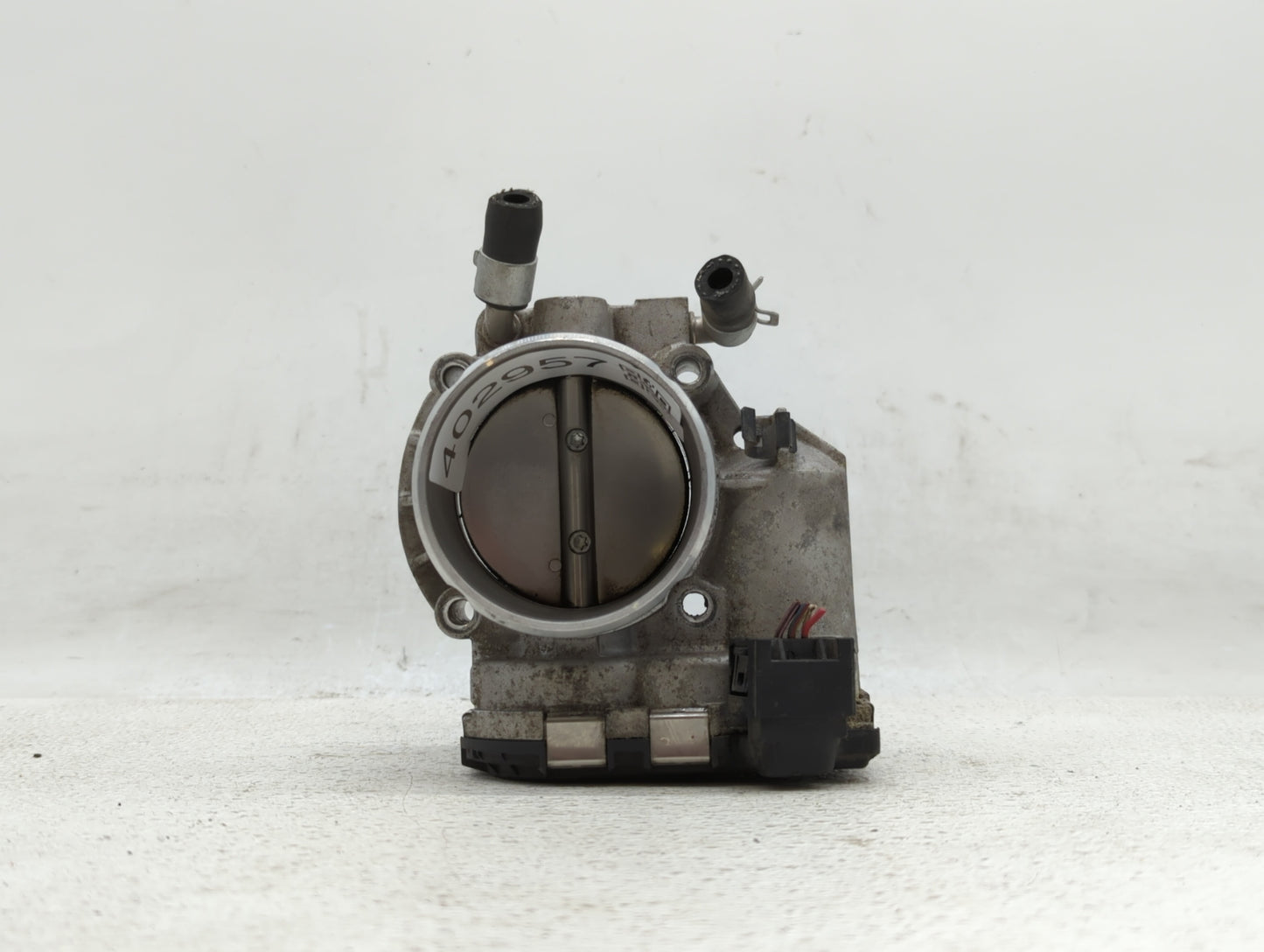 2011-2014 Hyundai Sonata Throttle Body P/N:35100-2G700 Fits Fits 2011 2012 2013 2014 2015 2016 OEM Used Auto Parts - Oemused