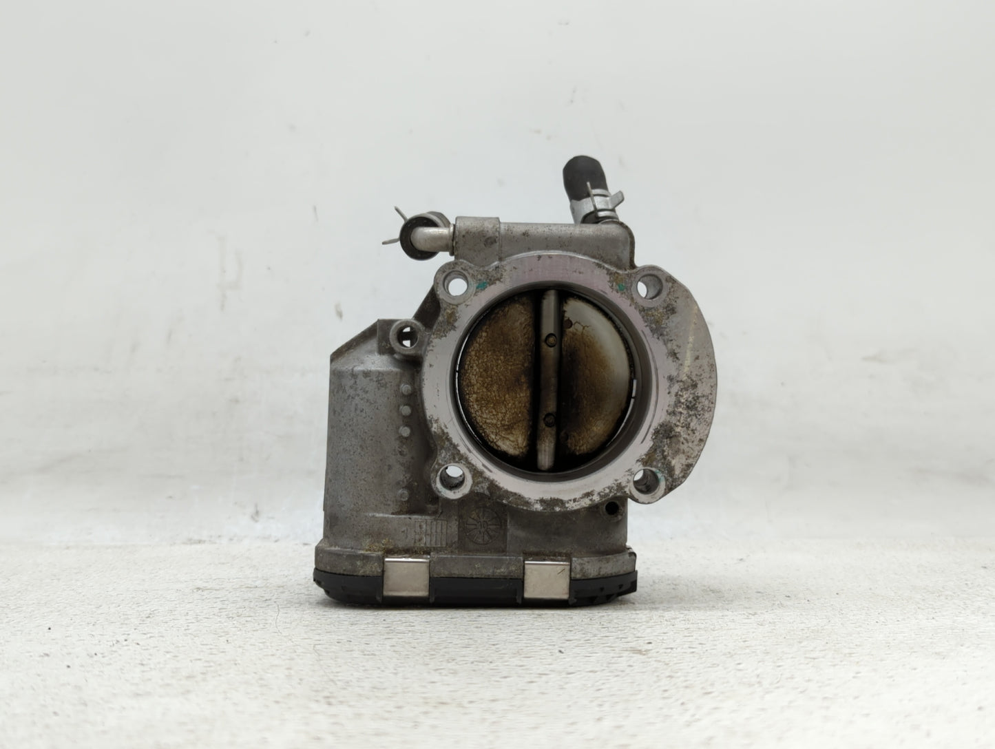 2011-2014 Hyundai Sonata Throttle Body P/N:35100-2G700 Fits Fits 2011 2012 2013 2014 2015 2016 OEM Used Auto Parts - Oemused