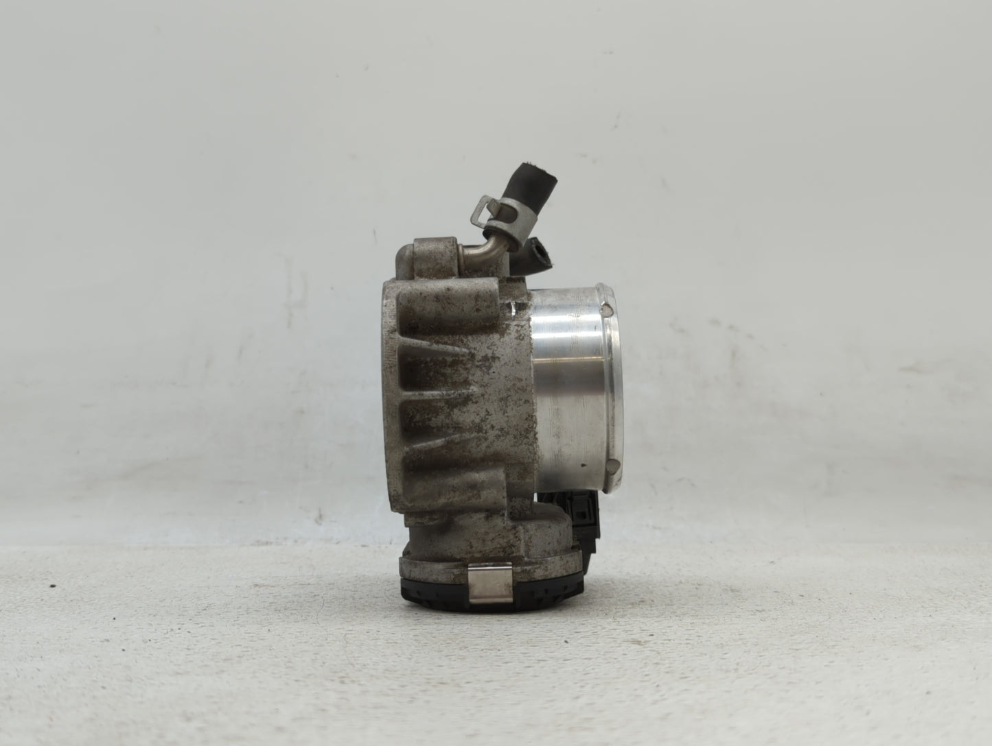 2011-2014 Hyundai Sonata Throttle Body P/N:35100-2G700 Fits Fits 2011 2012 2013 2014 2015 2016 OEM Used Auto Parts - Oemused