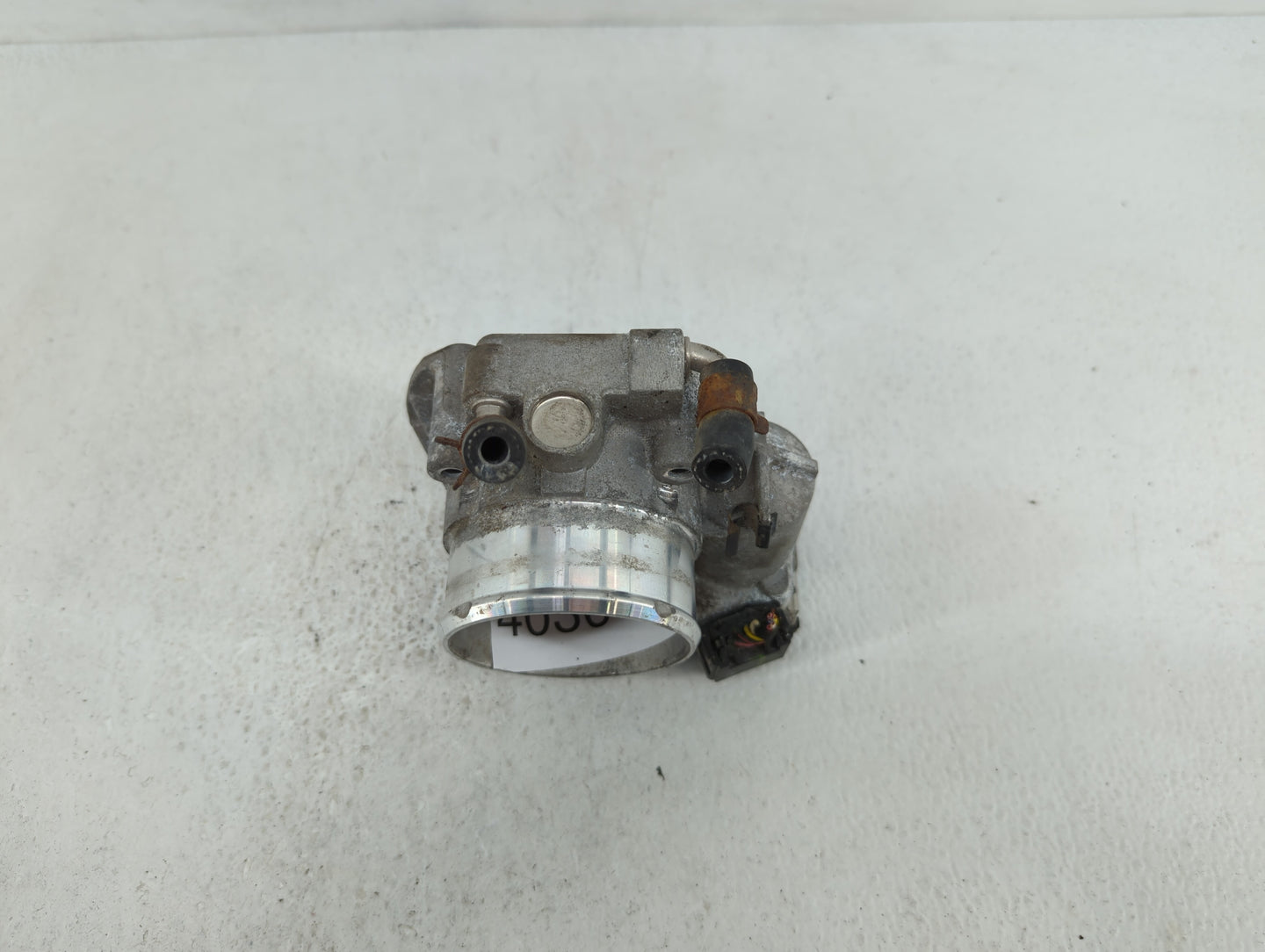 2011-2014 Hyundai Sonata Throttle Body P/N:35100-2G700 Fits Fits 2011 2012 2013 2014 2015 2016 OEM Used Auto Parts - Oemused