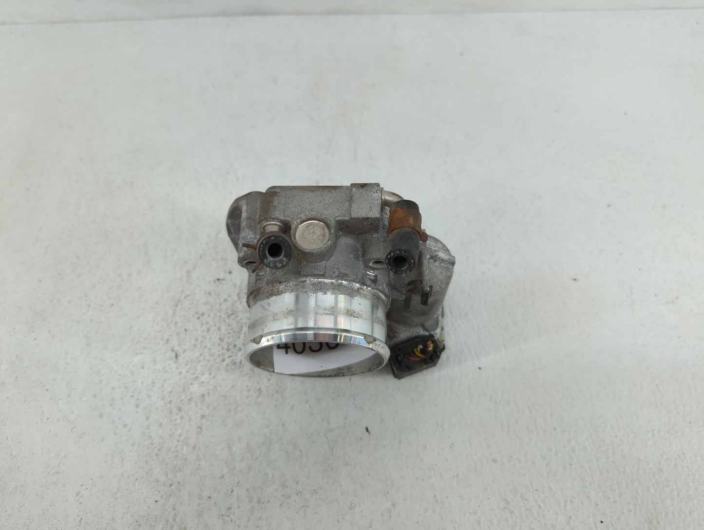 2011-2014 Hyundai Sonata Throttle Body P/N:35100-2G700 Fits Fits 2011 2012 2013 2014 2015 2016 OEM Used Auto Parts - Oemused